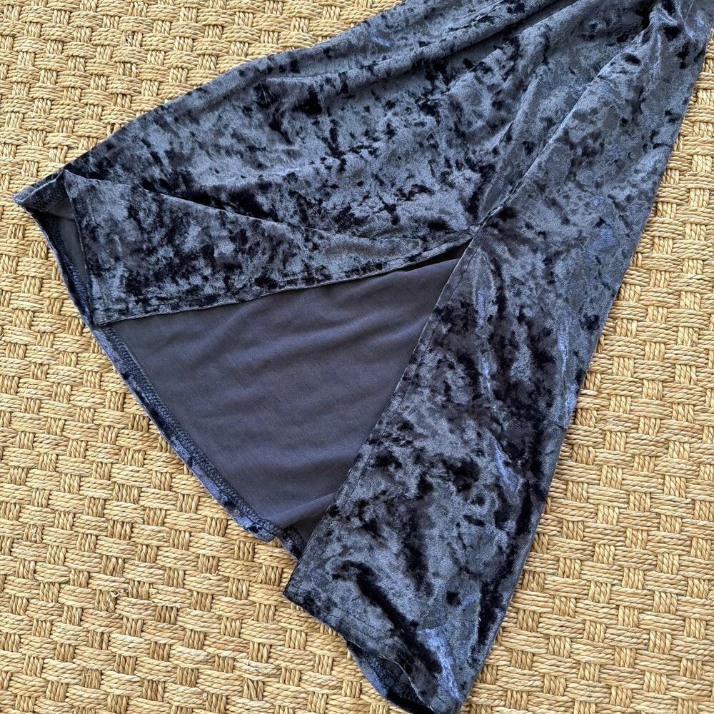 NWT Paper Crane Crushed Velvet Navy Blue Slip Dress Women’s Size Small - Picture 11 of 15